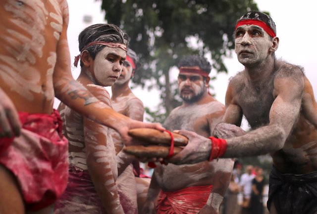 Aborígenes australianos durante una ceremonia