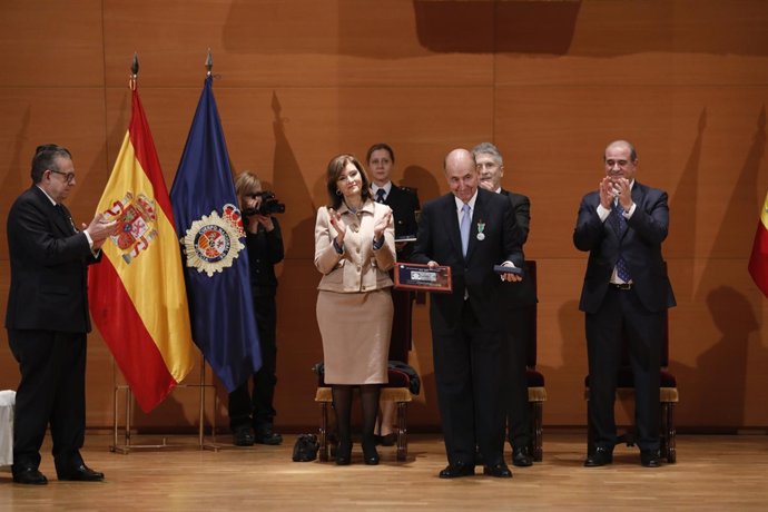 Entrega de condecoraciones a los padres de la Constitución