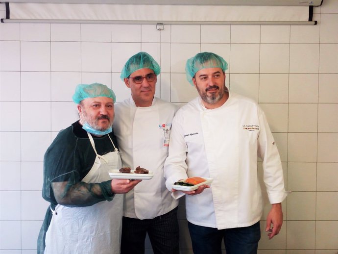 Javier Aparicio y Sacha Hormaechea cocinan en el Hospital Gregorio Marañón