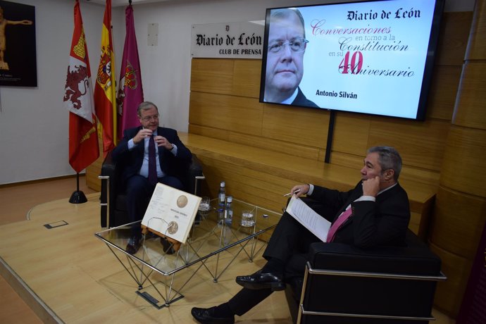 Antonio Silván y el periodista Joaquín Sánchez Torné.