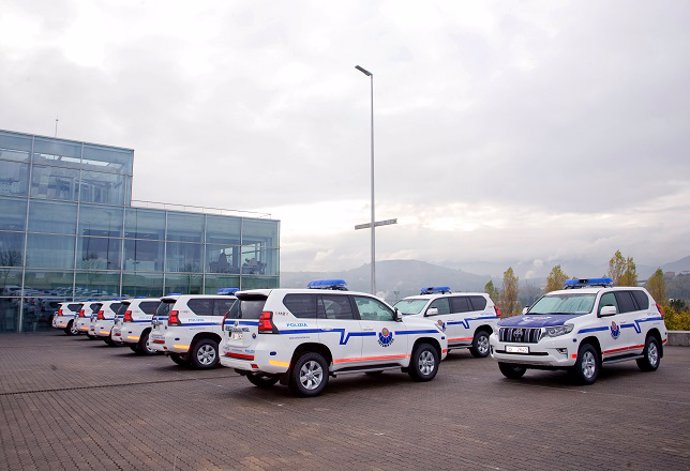 Toyota entrega 105 del  Land Cruiser a la Ertzaintza