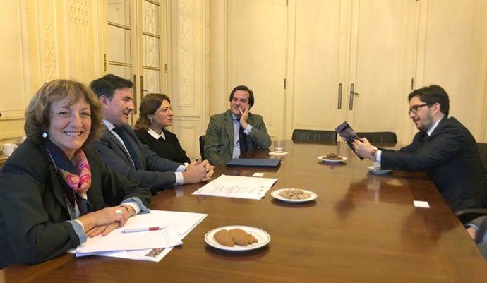 Mañanes ha mantenido un encuentro en la Embajada de España en Bruselas