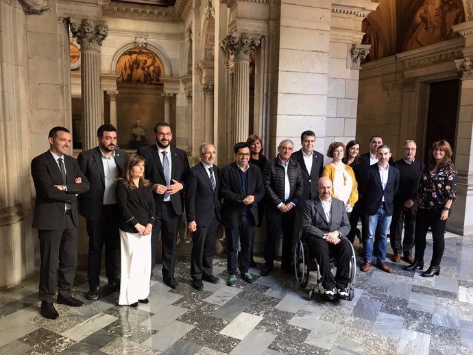 Set ajuntaments catalans unifiquen la seva contractació pública
