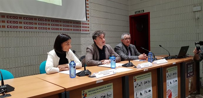 Francesc Colomer, este martes en Alicante, en el centro de la mesa