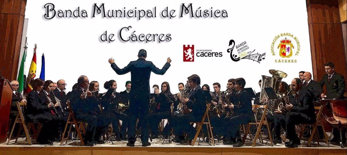 La Banda Municipal de Música recibe la Medalla de Cáceres
