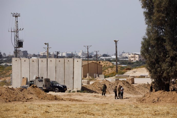 Soldados israelíes cerca de la frontera entre Israel y la Franja de Gaza