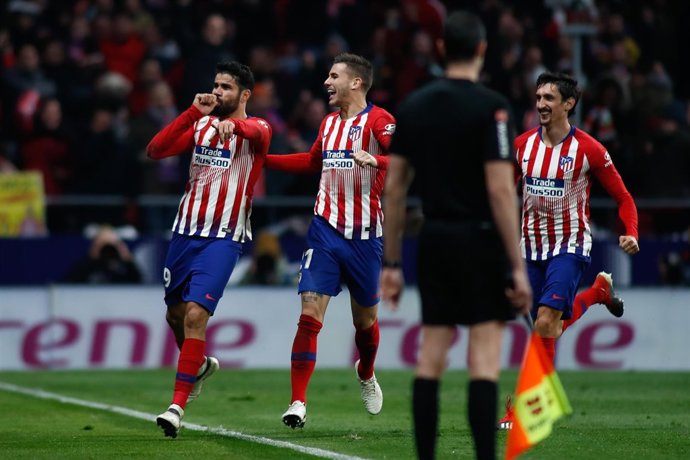 Soccer: La Liga - Atletico de Madrid v FC Barcelona