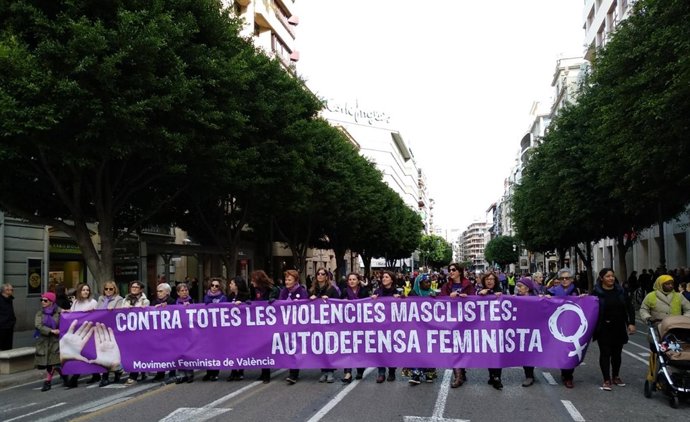 Cabecera de la manifestación del 25N de València