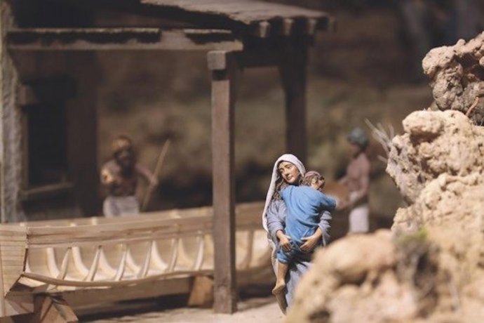 Catedral Belén monumental navidad mujer niño figura