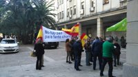 Defensas del caso ERE critican protestas de VOX a la entrada del juicio con “ánimo de escarnio público”