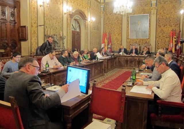 Pleno ordinario en la Diputación de Salamanca.