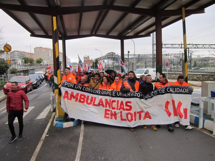Manifestación de trabajadores de las ambulancias en Santiago