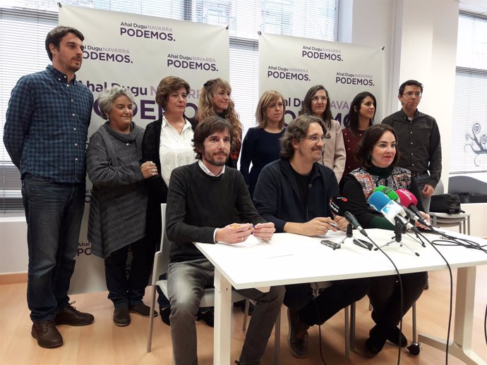 Mikel Buil, Dani López y Ainhoa Aznárez, de Podemos.