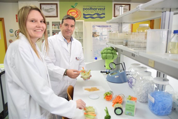 Equipo de Agrónomos de la UPCT que ha desarrollado hummus de brócoli