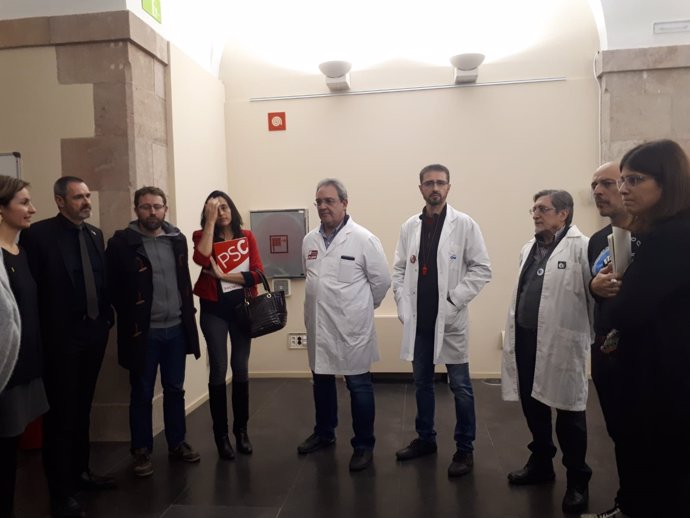 Reunión con representantes de Metges de Catalunya en el Parlament