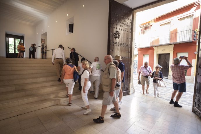 Museo picasso málaga turistas viajeros mayores cultura turismo viaje arte pintur