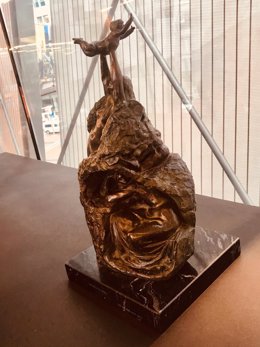 La escultura 'La Balanguera' entregada al Parlamento Europeo
