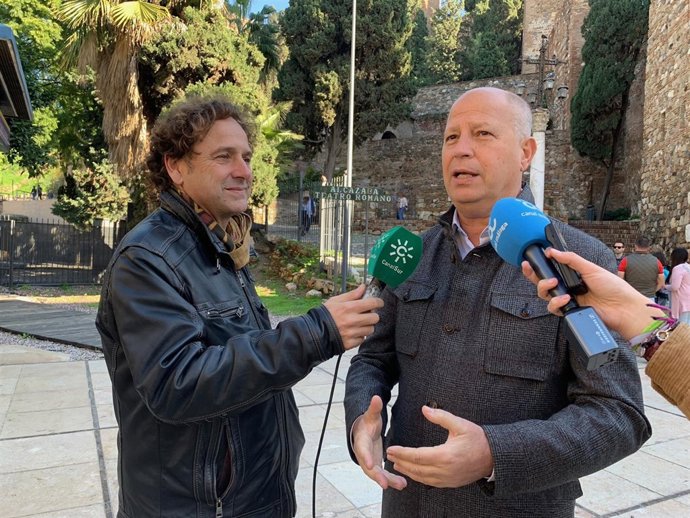 Imbroda atiende a los medios campaña elecciones 2D ciudadanos Cs