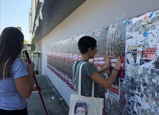 Cuelgan carteles en la UAB