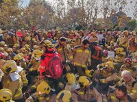 Los bomberos se retiran del Parlament tras quedar en libertad el detenido