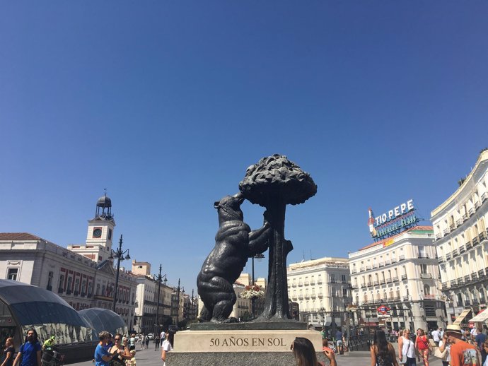 Fotos de recurso de la Estatua del Oso y el Madroño en la Puerta del Sol, en Mad