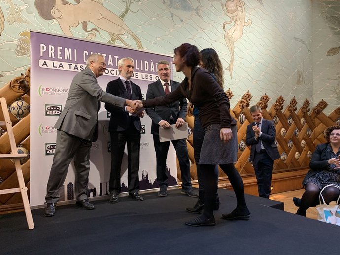 La sisena edició del premio Ciutat Solidària ha lliurat 9.000 euros