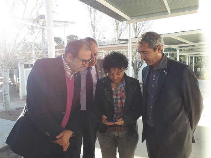 El dtor.Josep Gonzàlez-Cambray, durant la seva visita a l'institut de Cervelló