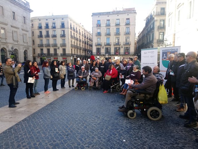 Concentració de Cocemfe a la plaça Sant Jaume