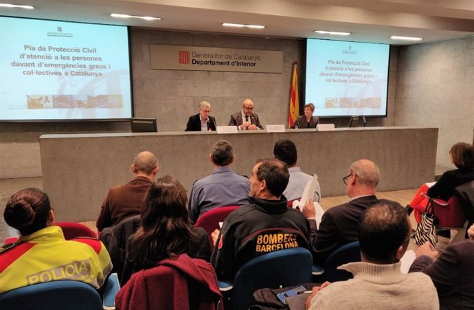 Isabel Ferrer i el conseller Miquel Buch