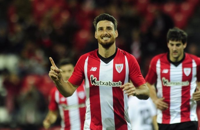 Aduriz celebra un gol con el Athletic