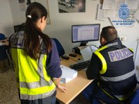 Detenidos en Almería dos empresarios del transporte acusados de estafar al menos 127.000 euros con pagarés falsos