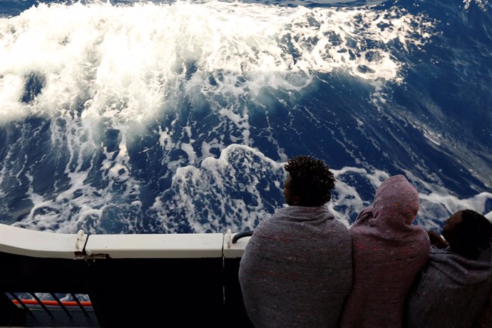 Inmigrantes rescatados en el Mediterráneo en el barco de MOAS