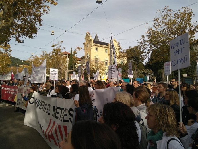 Concentración ante el Consorci de Salut i Social (CAPSS)