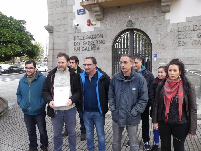 Paulo Carril y miembros CIGen entrega escritos reforma laboral