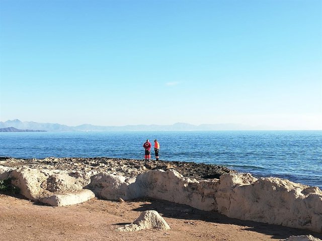 Servicios de emergencia en la búsqueda del hombre desaparecido en Águilas