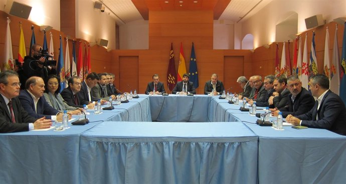 Imagen de la reunión de la Mesa del Agua