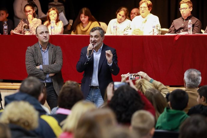 Momento del pleno intergeneracional celebrado en Abla