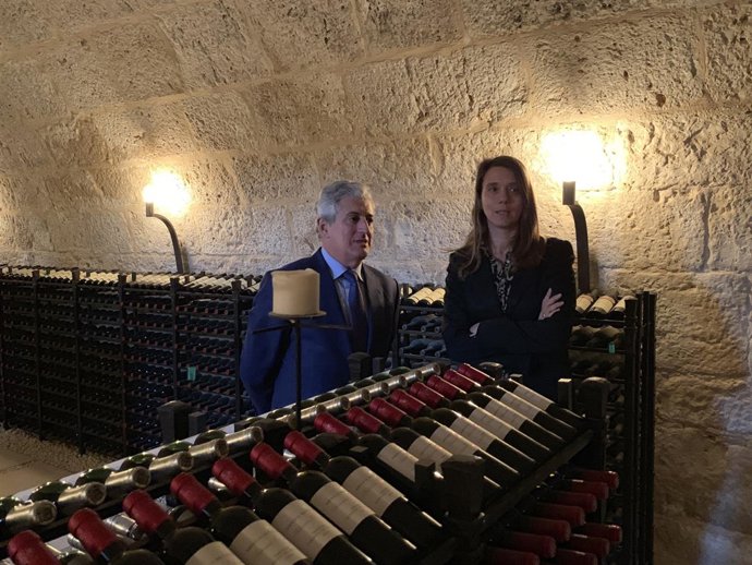 El director general de Abadía Retuerta y la presidenta de la CVE. 29-11-18