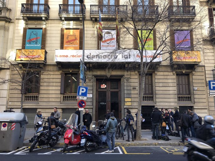 Sede de Òmnium Cultural en la calle Diputació de Barcelona