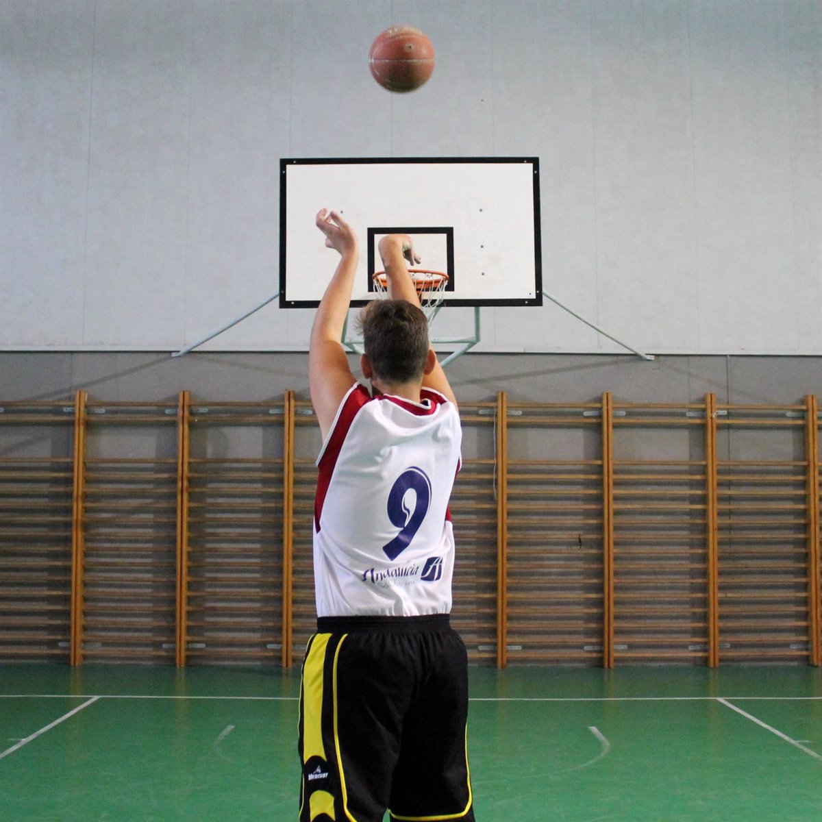 Jugar al baloncesto mejora la visión