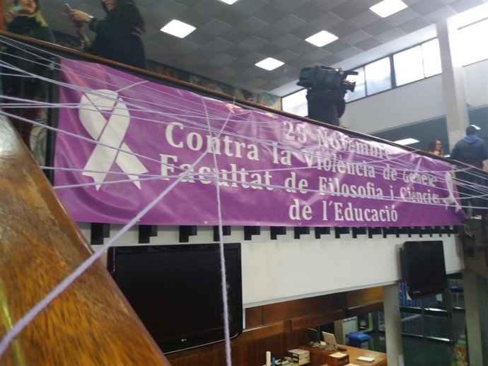Protesta Universitat de València contra el acoso