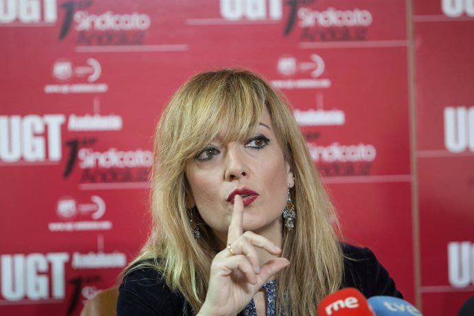  En Sevilla, el secretario de Organización del PSOE-A, Juan Cornejo, y la secret