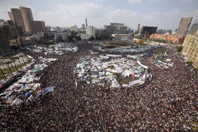 Manifestación en la plaza Tahrir de El Cairo contra Mubarak
