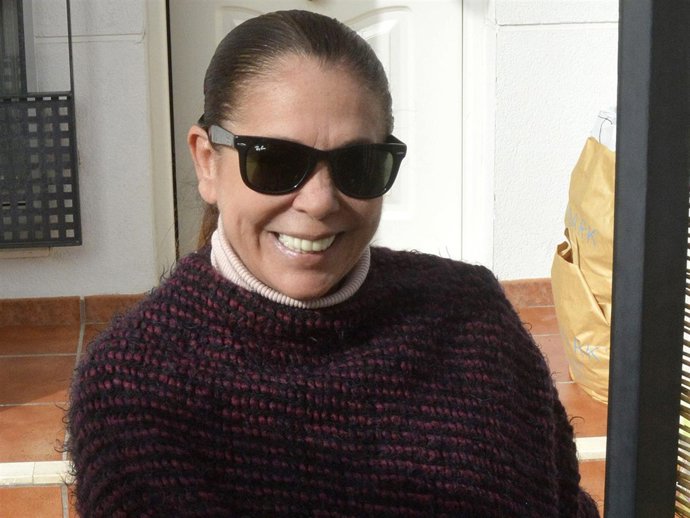 La llamada de Isabel Pantoja en 'Land Rober' que emociona a una colaboradora