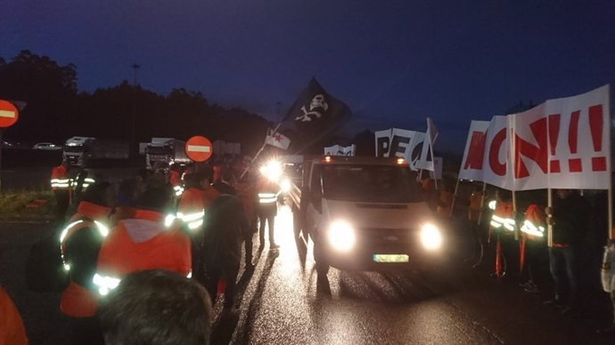 Protesta de trabajadores de Alcoa en San Cibrao (Lugo)