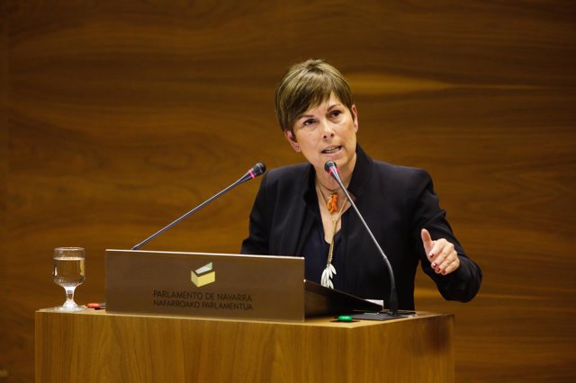Uxue Barkos, presidenta del Gobierno de Navarra, en el Parlamento foral.