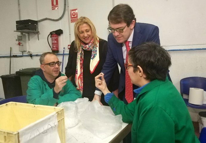 Fernández Mañueco visita un centro especial de empleo en Soria. 30-11-18