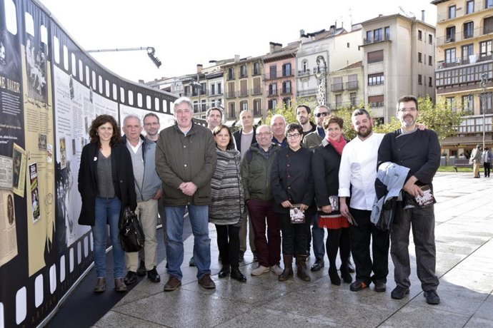 Inauguración de la exposición sobre Hemingway en la Plaza del Castillo