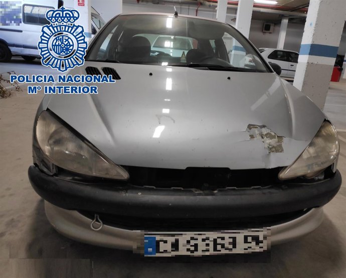 Coche utilizado para el alunizaje de una tienda de telefonía en Sanlúcar
