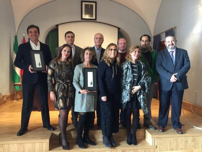 Autoridades y premiados en la entrega de los premios Pepe Espaliú